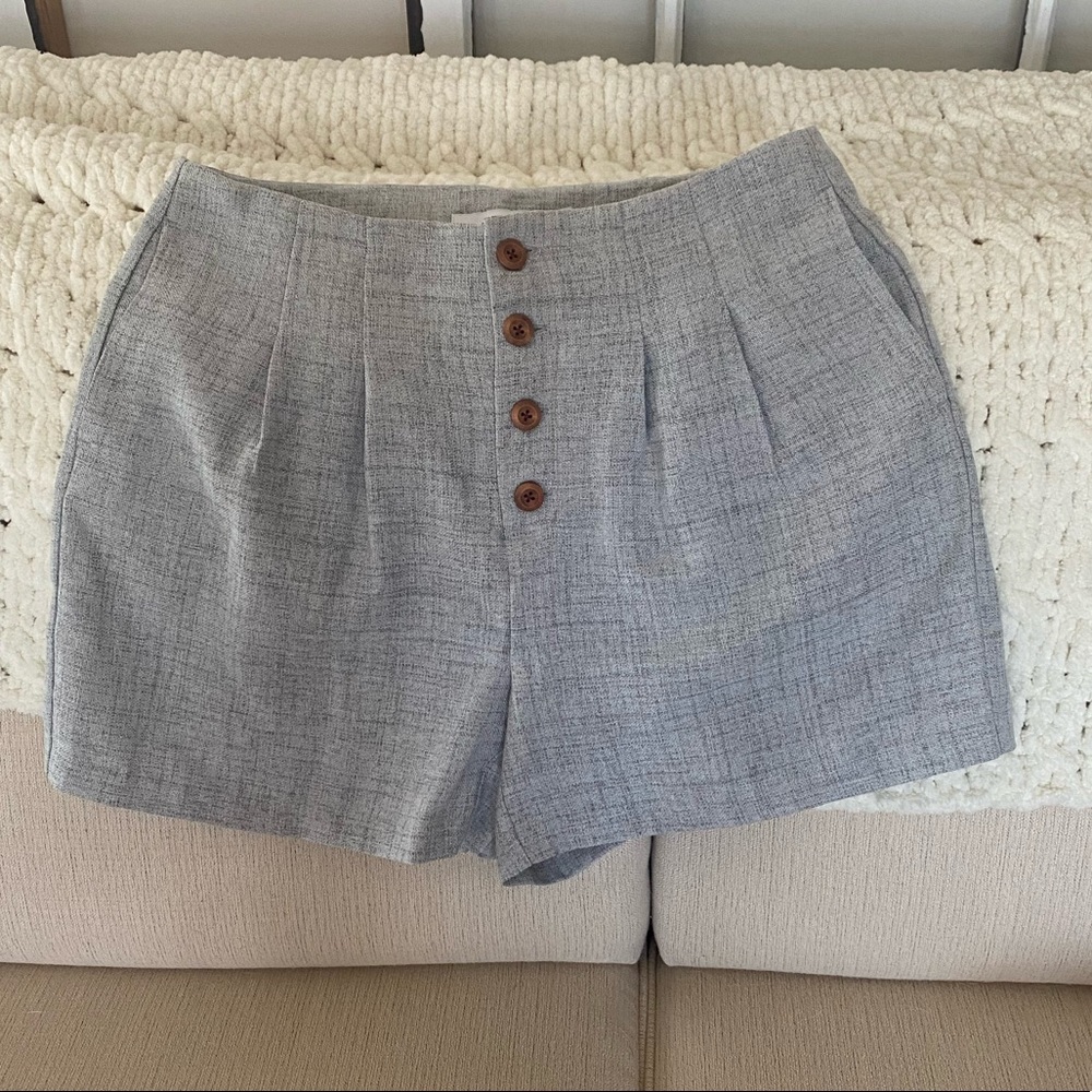 High waisted, pleated shorts